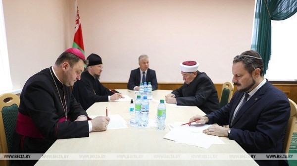 "Каждый человек должен найти свою дорогу к храму". Как Лукашенко добился мира между конфессиями "Каждый человек должен найти свою дорогу к храму". Как Лукашенко добился мира между конфессиями