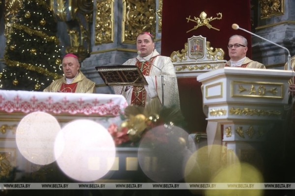 ФОТОРЕПОРТАЖ: Католики Беларуси празднуют Рождество Христово