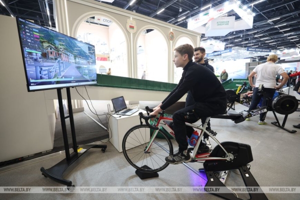 Иммерсивный кинотеатр и робот, который делает комплименты. Чем удивила "Моя Беларусь" в первый день 