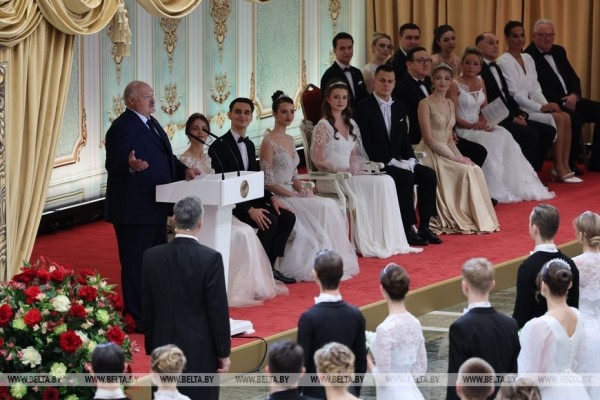 Как прошел новогодний бал во Дворце Независимости. Яркие детали и подробности праздника 