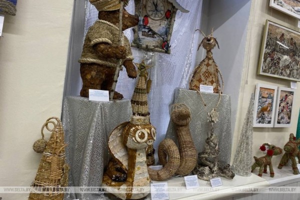 Атмосфера Нового года: более 500 работ представлены на выставке-конкурсе "Калядная зорка" в Минске 