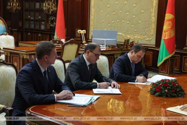 Серьезные дебаты под Питером, белорусский "Москвич" и правда жизни от Лукашенко. Итоги недели Президента