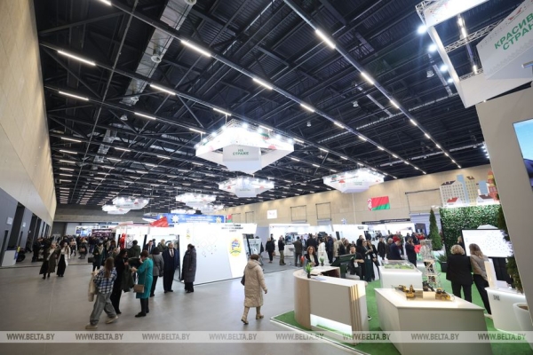 Иммерсивный кинотеатр и робот, который делает комплименты. Чем удивила "Моя Беларусь" в первый день 