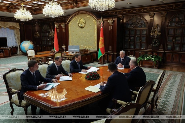 Серьезные дебаты под Питером, белорусский "Москвич" и правда жизни от Лукашенко. Итоги недели Президента