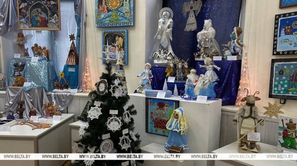 Атмосфера Нового года: более 500 работ представлены на выставке-конкурсе "Калядная зорка" в Минске 