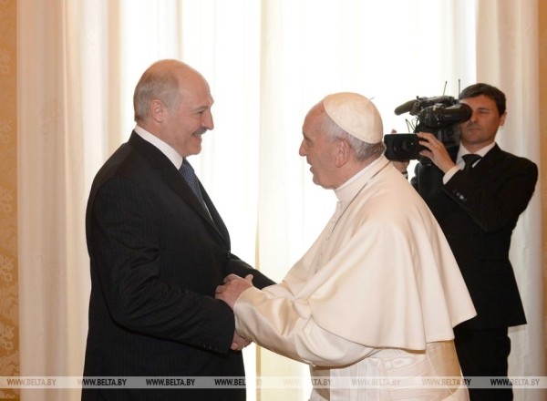 "Каждый человек должен найти свою дорогу к храму". Как Лукашенко добился мира между конфессиями "Каждый человек должен найти свою дорогу к храму". Как Лукашенко добился мира между конфессиями