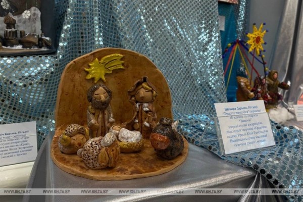 Атмосфера Нового года: более 500 работ представлены на выставке-конкурсе "Калядная зорка" в Минске 