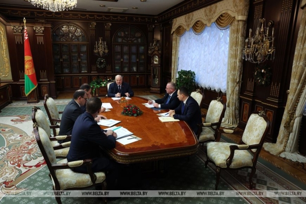 Серьезные дебаты под Питером, белорусский "Москвич" и правда жизни от Лукашенко. Итоги недели Президента