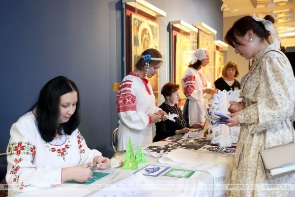 Рыженков о включении вытинанки в список культурного наследия ЮНЕСКО: это яркое для Беларуси событие