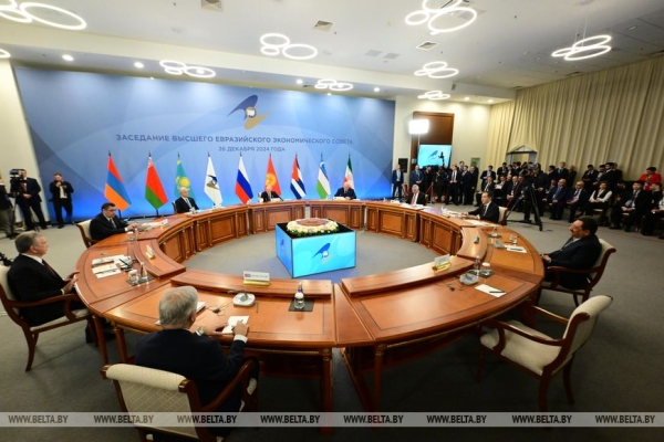 Серьезные дебаты под Питером, белорусский "Москвич" и правда жизни от Лукашенко. Итоги недели Президента