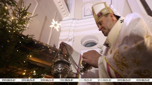 ФОТОРЕПОРТАЖ: Католики Беларуси празднуют Рождество Христово