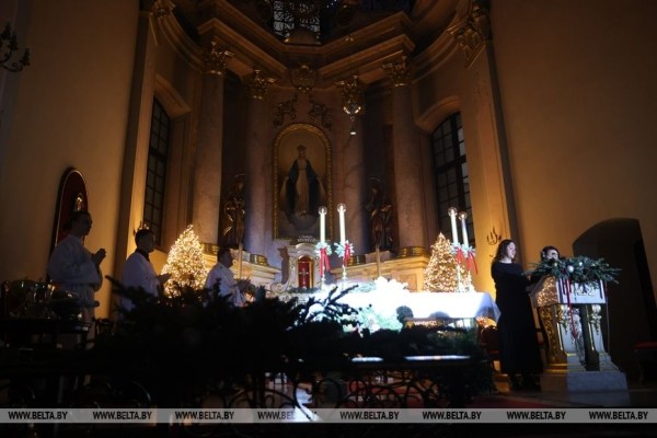 ФОТОРЕПОРТАЖ: Католики Беларуси празднуют Рождество Христово