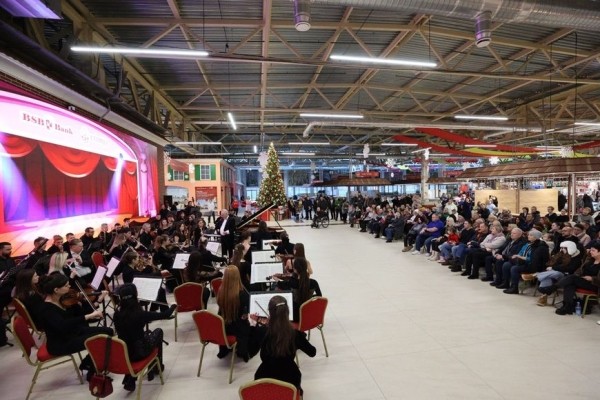 БСБ Банк и симфонический оркестр: неожиданный концерт в ТЦ "Сеница" БСБ Банк и симфонический оркестр: неожиданный концерт в ТЦ "Сеница"