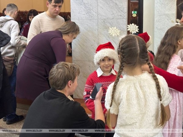 Щелкунчик, три поросенка и Конек-Горбунок. Более 190 поделок на театральную тему украсили Большой