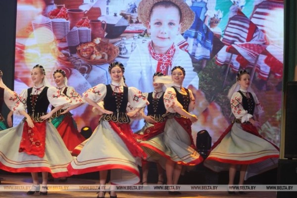 Белыничи передали высокое звание "Культурная столица" городу Иваново Брестской области 