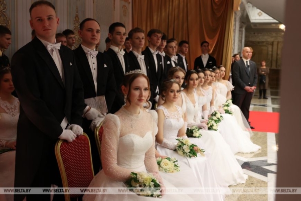 Серьезные дебаты под Питером, белорусский "Москвич" и правда жизни от Лукашенко. Итоги недели Президента