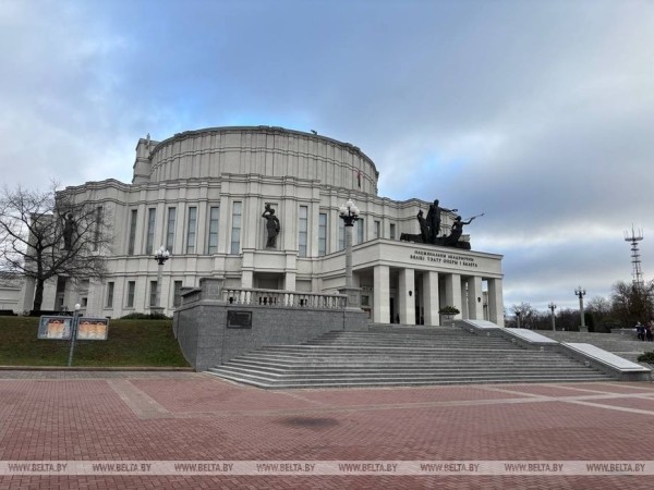 Щелкунчик, три поросенка и Конек-Горбунок. Более 190 поделок на театральную тему украсили Большой