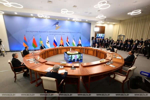 Серьезные дебаты под Питером, белорусский "Москвич" и правда жизни от Лукашенко. Итоги недели Президента