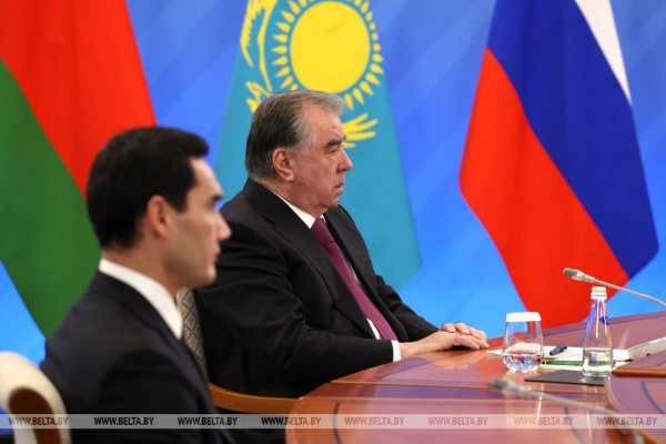 Серьезные дебаты под Питером, белорусский "Москвич" и правда жизни от Лукашенко. Итоги недели Президента