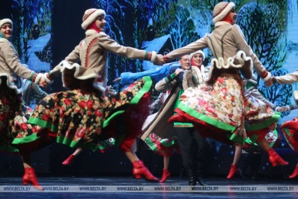 Дни Москвы в Минске открылись выступлением российских мастеров искусств Дни Москвы в Минске открылись выступлением российских мастеров искусств