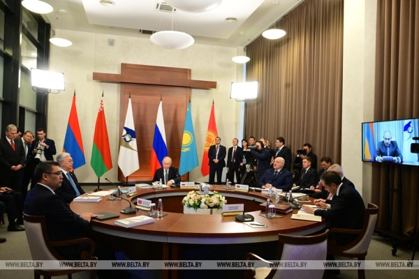 Серьезные дебаты под Питером, белорусский "Москвич" и правда жизни от Лукашенко. Итоги недели Президента