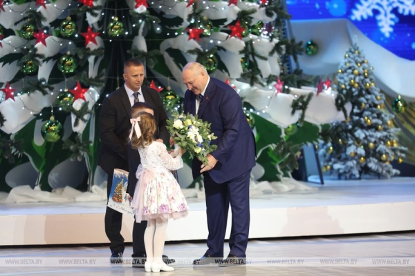 Серьезные дебаты под Питером, белорусский "Москвич" и правда жизни от Лукашенко. Итоги недели Президента