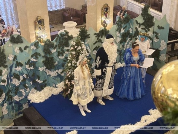 Щелкунчик, три поросенка и Конек-Горбунок. Более 190 поделок на театральную тему украсили Большой