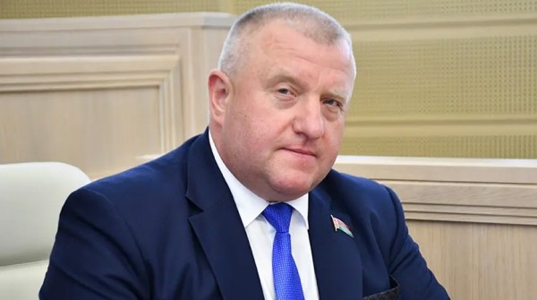 От подкупа до вооруженных конфликтов. Эксперт о том, как приходят к власти политические марионетки 