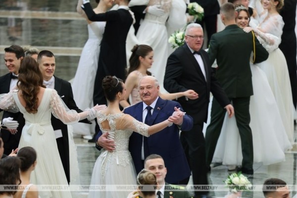 Как прошел новогодний бал во Дворце Независимости. Яркие детали и подробности праздника 