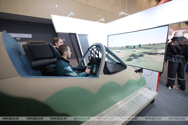 Иммерсивный кинотеатр и робот, который делает комплименты. Чем удивила "Моя Беларусь" в первый день 