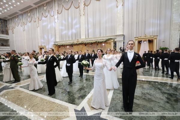 Серьезные дебаты под Питером, белорусский "Москвич" и правда жизни от Лукашенко. Итоги недели Президента