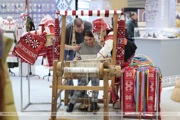 Иммерсивный кинотеатр и робот, который делает комплименты. Чем удивила "Моя Беларусь" в первый день 