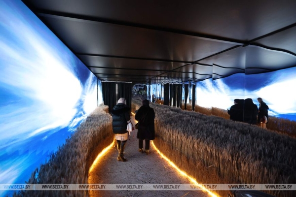 Иммерсивный кинотеатр и робот, который делает комплименты. Чем удивила "Моя Беларусь" в первый день 