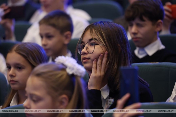Серьезные дебаты под Питером, белорусский "Москвич" и правда жизни от Лукашенко. Итоги недели Президента
