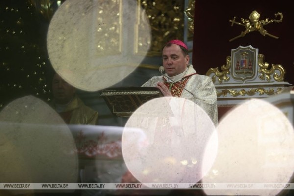 ФОТОРЕПОРТАЖ: Католики Беларуси празднуют Рождество Христово