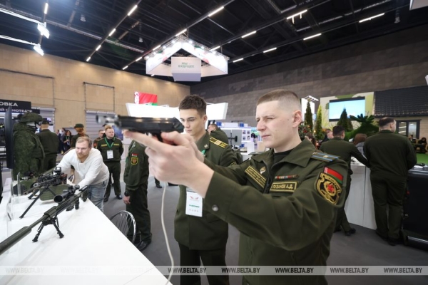 Иммерсивный кинотеатр и робот, который делает комплименты. Чем удивила "Моя Беларусь" в первый день 