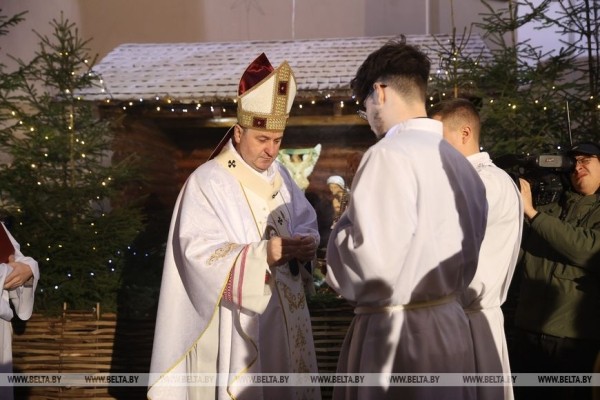 ФОТОРЕПОРТАЖ: Католики Беларуси празднуют Рождество Христово