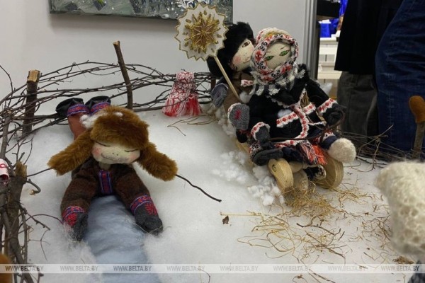 Атмосфера Нового года: более 500 работ представлены на выставке-конкурсе "Калядная зорка" в Минске 