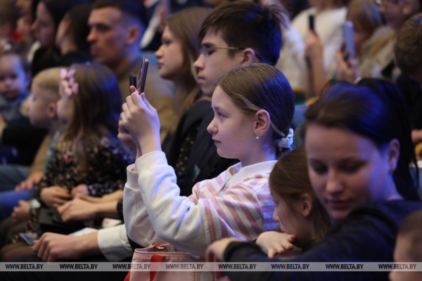 Серьезные дебаты под Питером, белорусский "Москвич" и правда жизни от Лукашенко. Итоги недели Президента