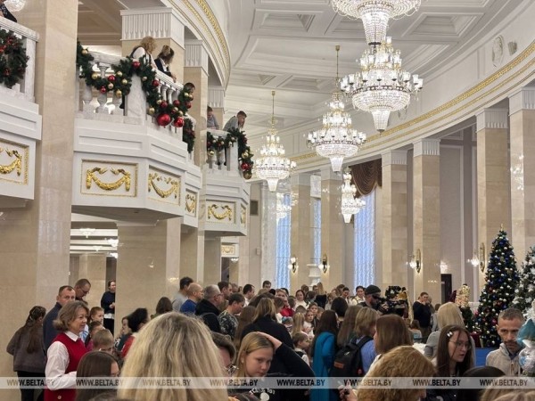 Щелкунчик, три поросенка и Конек-Горбунок. Более 190 поделок на театральную тему украсили Большой