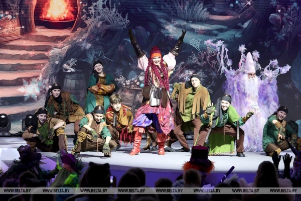 По следам Королевы Зимы. Дворец Независимости погрузился в новогоднюю сказку 