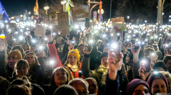 В Берлине около 100 тыс. человек вышли на демонстрацию против АдГ