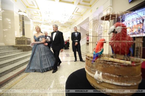 "Воплотила в жизнь детскую мечту". Как проходит бал в Большом театре