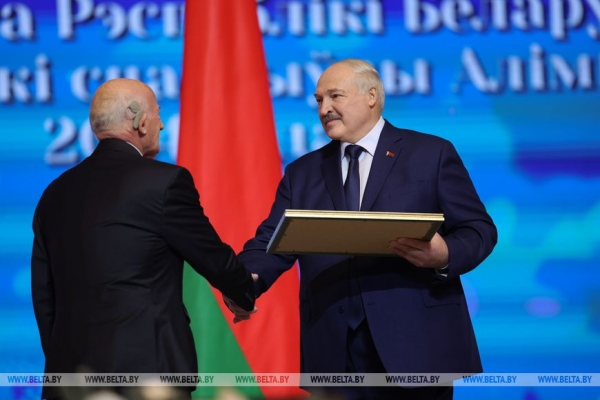 Рождественские тезисы о главном, взгляд в будущее и вода минчанам. Итоги недели Президента