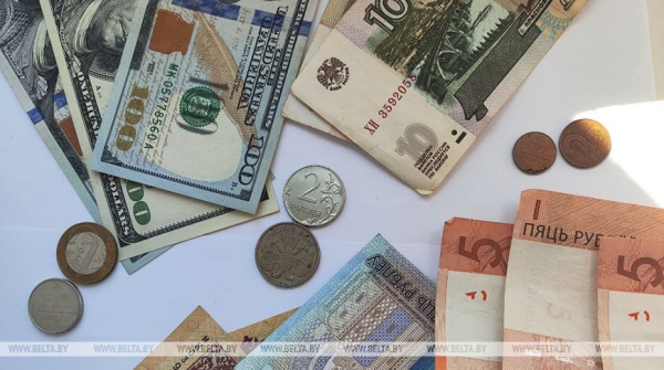 Белорусский рубль ослаб к основным валютам на торгах 3 января Белорусский рубль ослаб к основным валютам на торгах 3 января