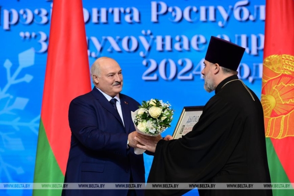 О смелом взгляде в будущее, сохранении страны, живительном эликсире и 
смене поколений. Главное с вручения Президентом премии "За духовное 
возрождение"