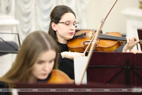 "Воплотила в жизнь детскую мечту". Как проходит бал в Большом театре