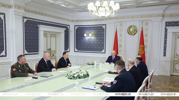 
Лукашенко собрал совещание по торговле с зарубежными партнерами, прежде всего на Востоке
