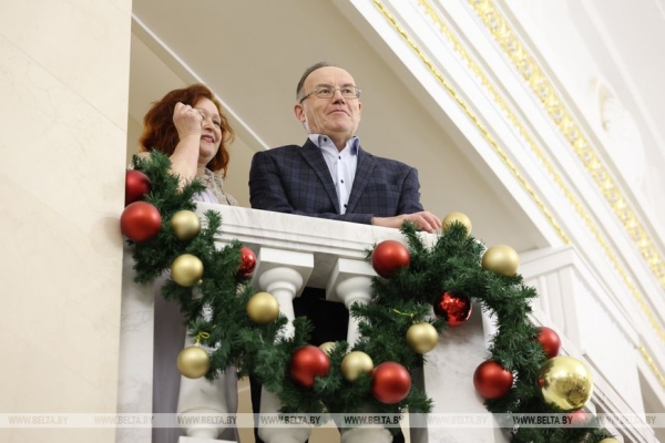 "Воплотила в жизнь детскую мечту". Как проходит бал в Большом театре