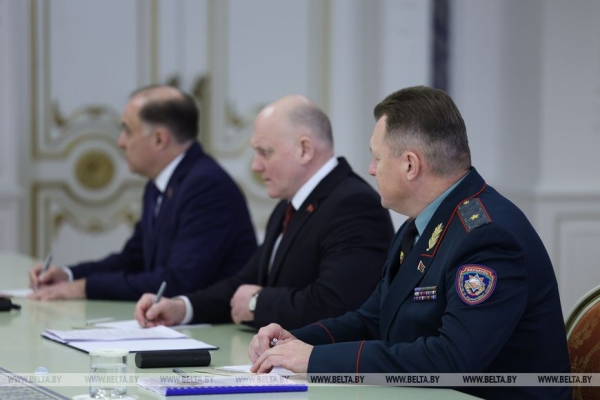 
Лукашенко собрал совещание по торговле с зарубежными партнерами, прежде всего на Востоке
